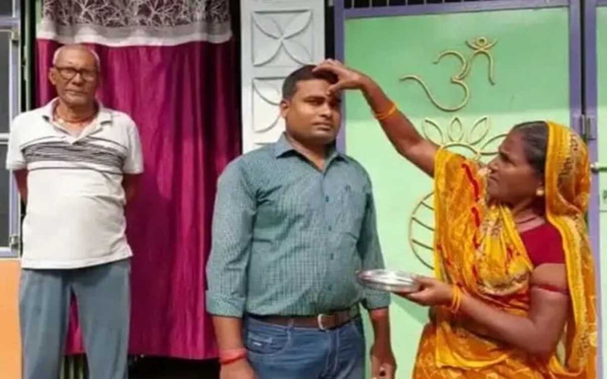 बिहार : गांव के पहले युवक को मिली सरकारी नौकरी, जश्न का माहौल